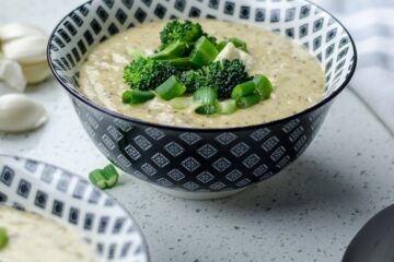 bowl of cheddar broccoli soup